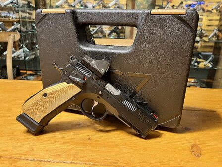 Gebruikte CZ 75 SP-01 Shadow 9x19mm incl Doctor Red-Dot    *VERKOCHT*