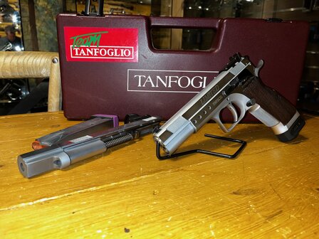 Gebruikte Tanfoglio Limited incl. Wisselloop Gold Custom 9x19mm met Deltapoint