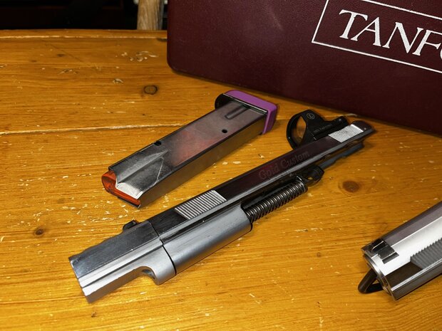 Gebruikte Tanfoglio Limited incl. Wisselloop Gold Custom 9x19mm met Deltapoint
