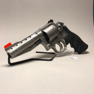 Smith & Wesson Performance Center Model 686 4